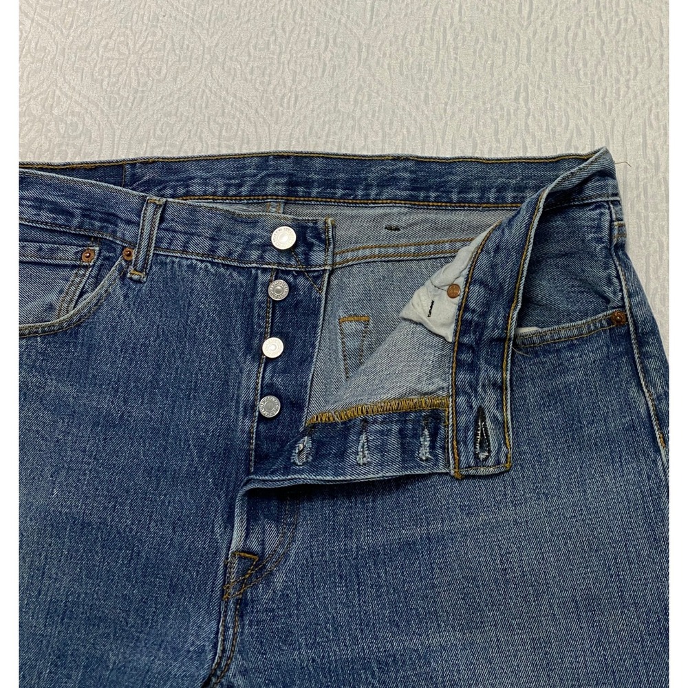 Levis 501 Original Fit Mens Jeans Size 38x30 Blue Denim Button fly Vintage Style - Picture 3 of 12
